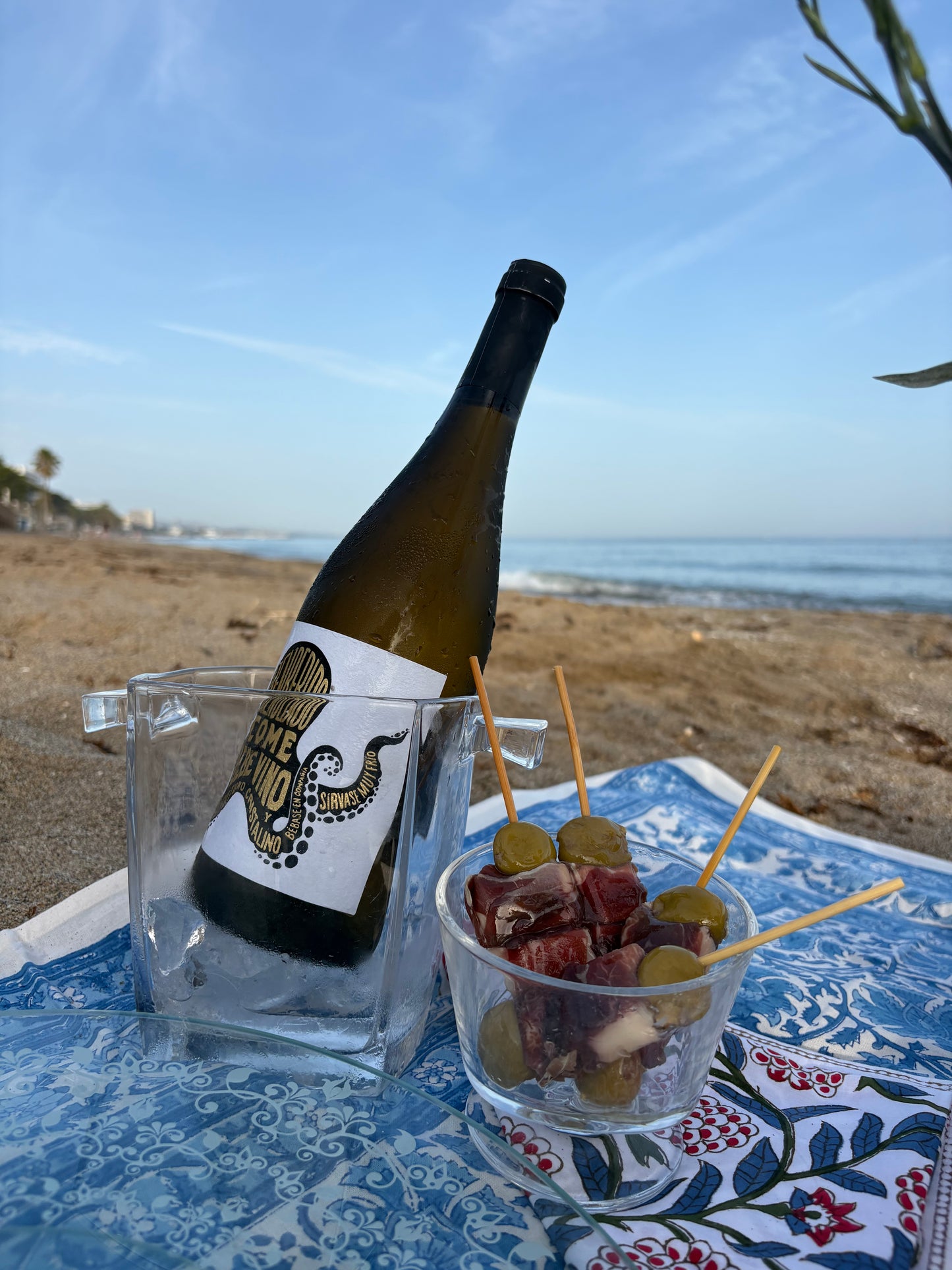 Caja Ibéricos Gourmet Edición Verano con Vino – Pack Degustación Premium