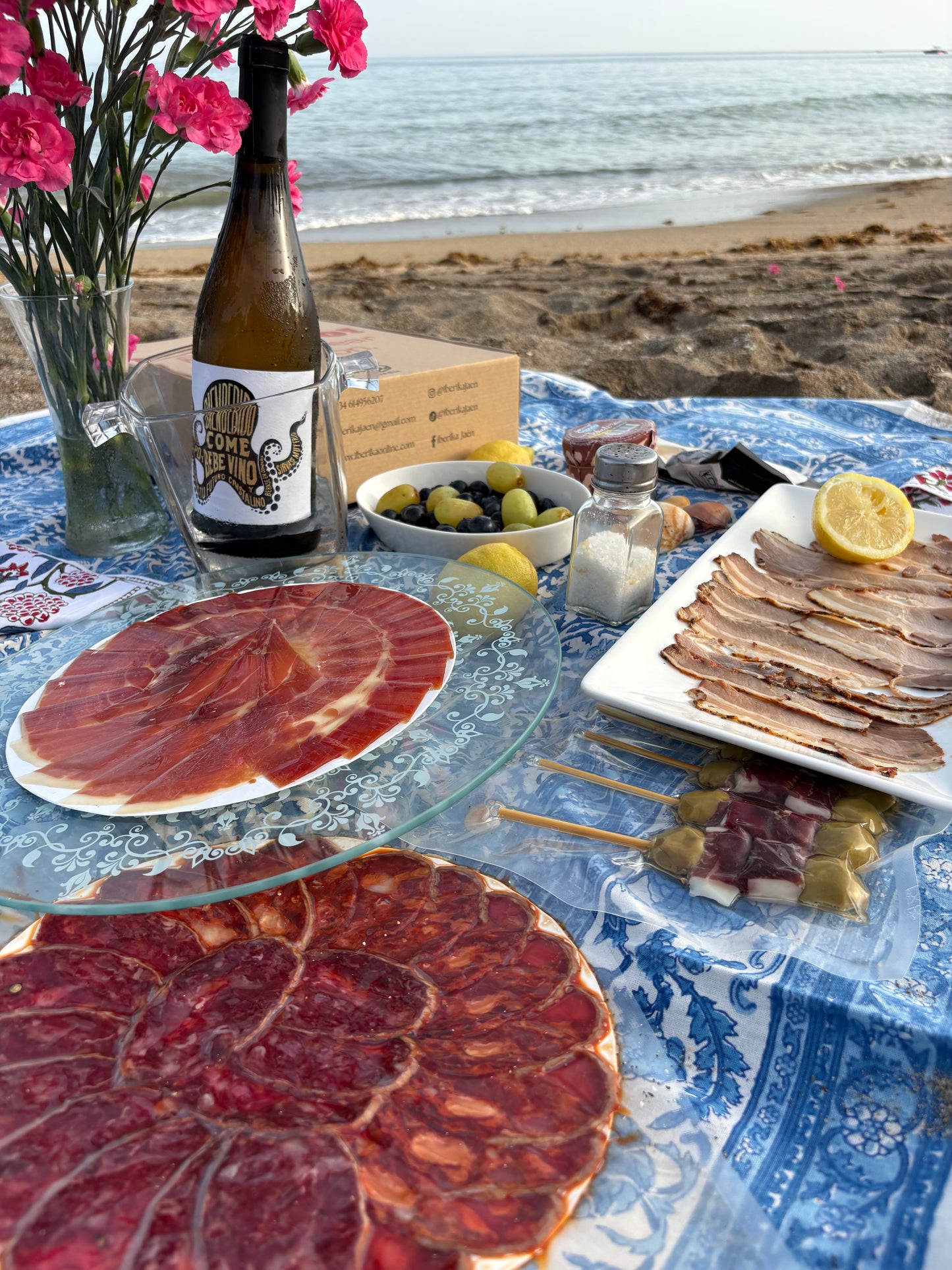 Caja Ibéricos Gourmet Edición Verano con Vino – Pack Degustación Premium